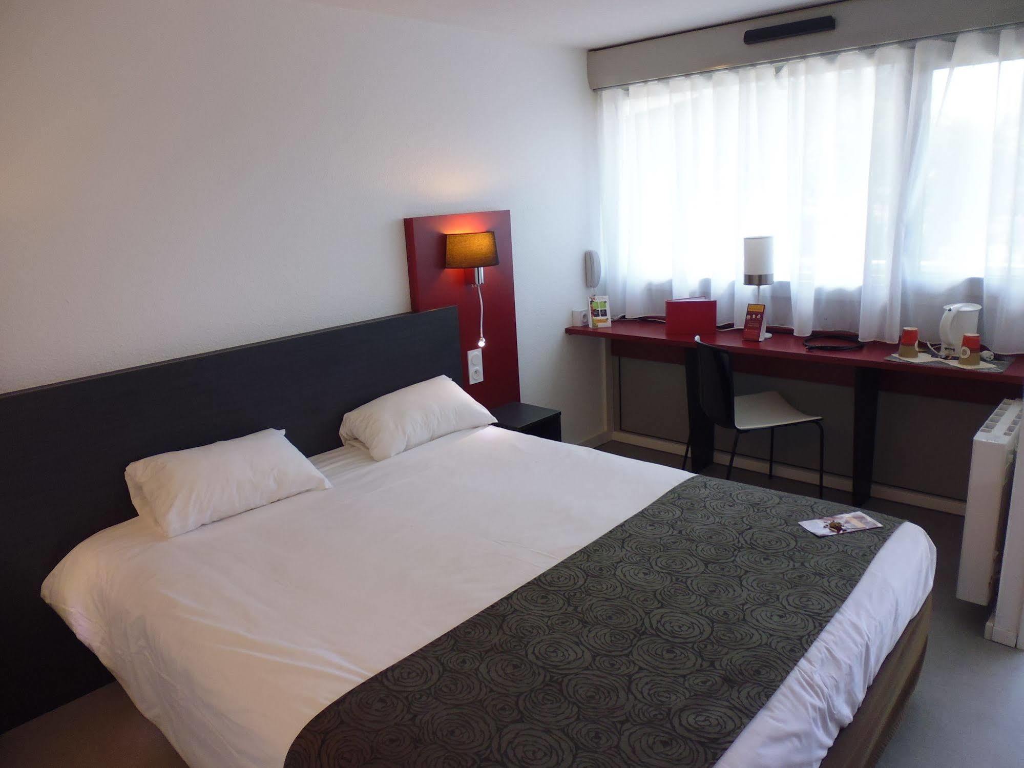 Brit Hotel Mayenne Eksteriør billede