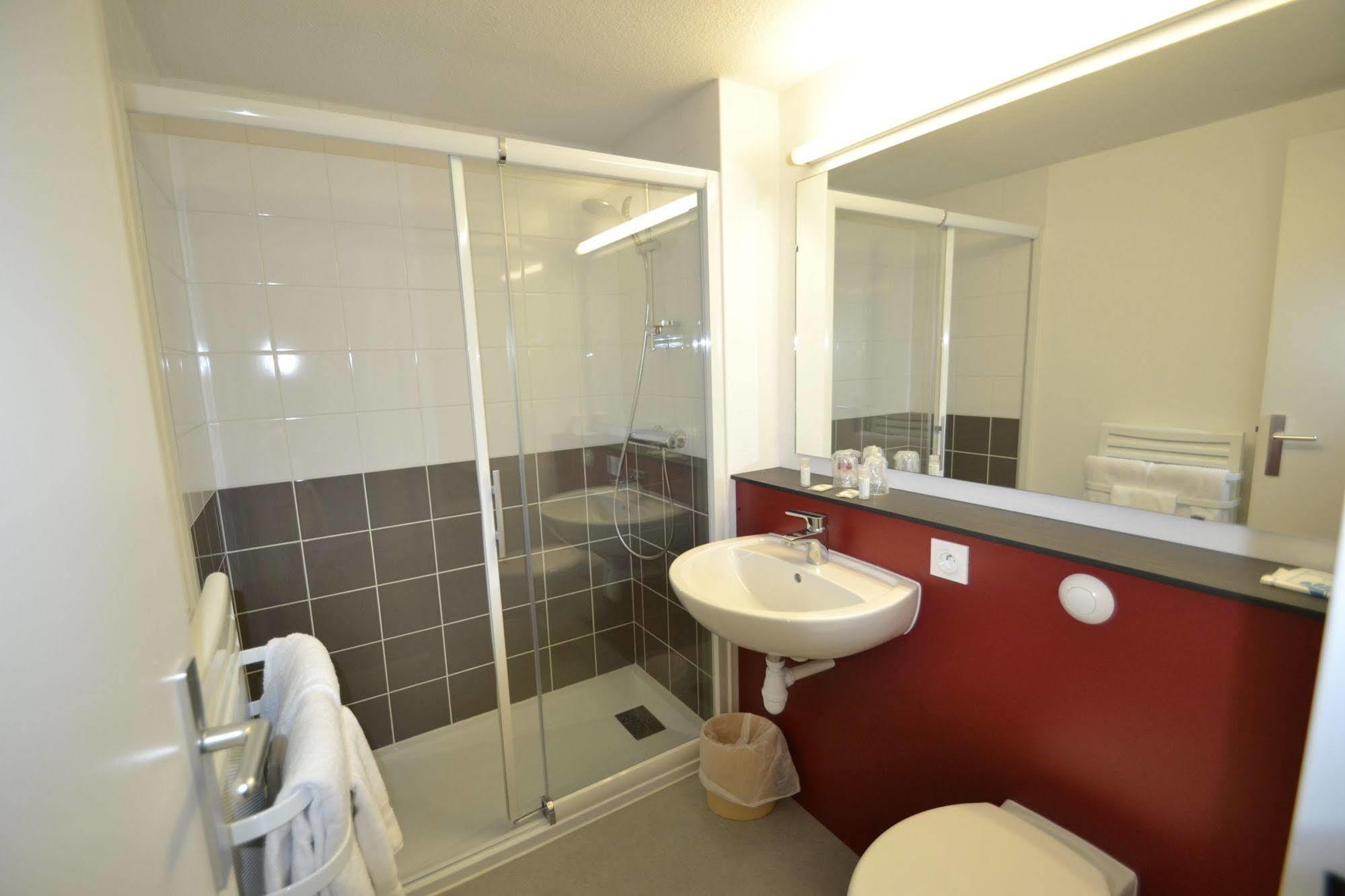 Brit Hotel Mayenne Eksteriør billede