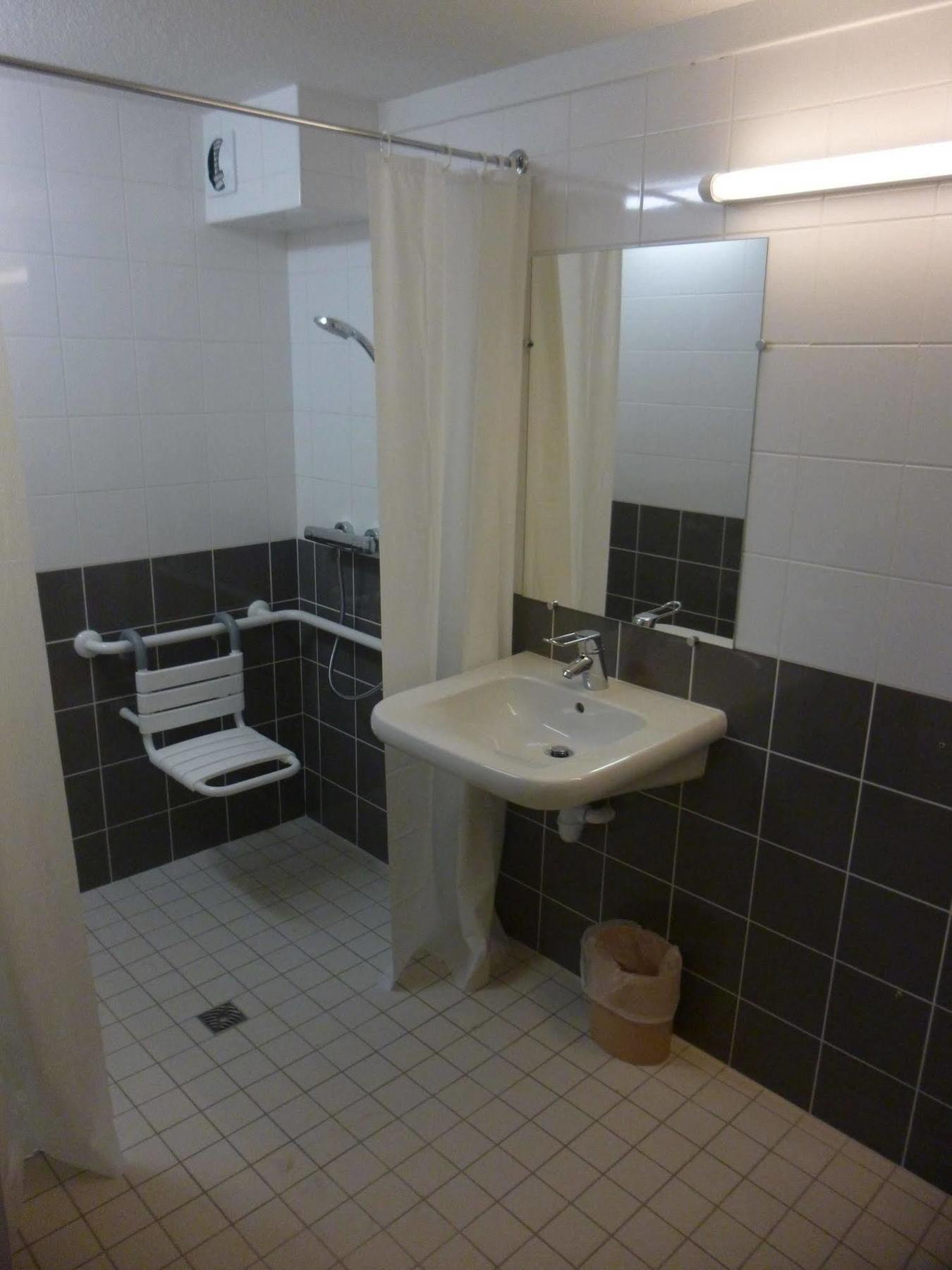 Brit Hotel Mayenne Eksteriør billede