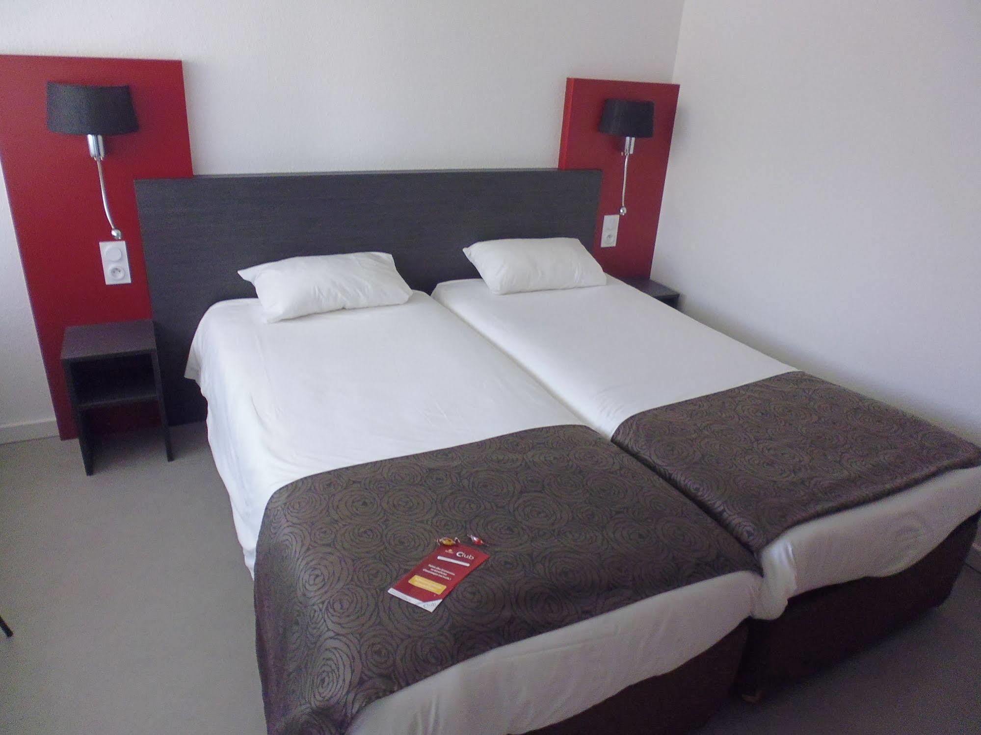 Brit Hotel Mayenne Eksteriør billede