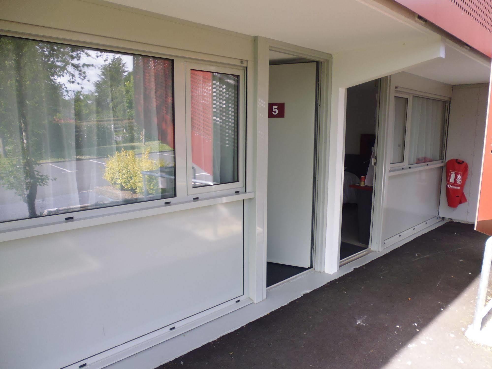 Brit Hotel Mayenne Eksteriør billede